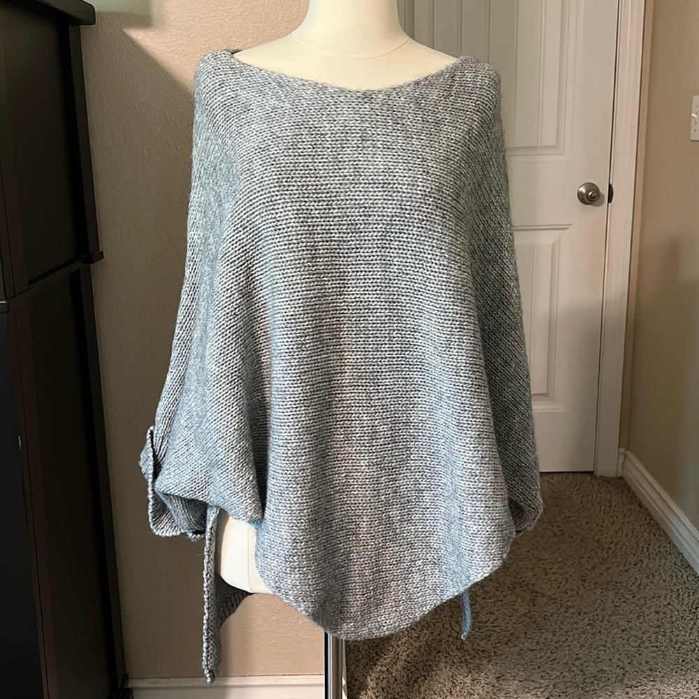 Berretti Made In Italy Poncho - Size L/XL NWT